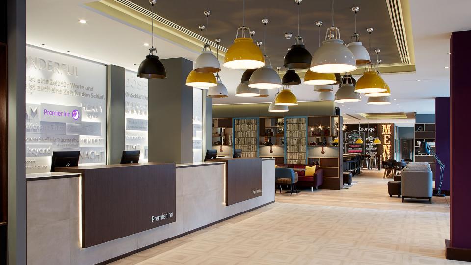 Premier Inn Frankfurt reception