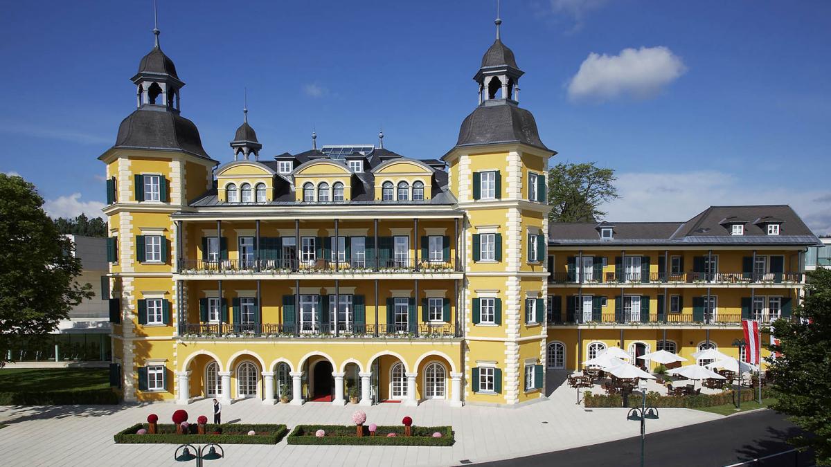 Schlosshotel Velden Aussenansicht